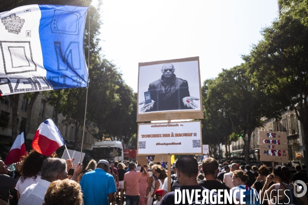 Manif de soutien au Pr Raoult devant l IHU