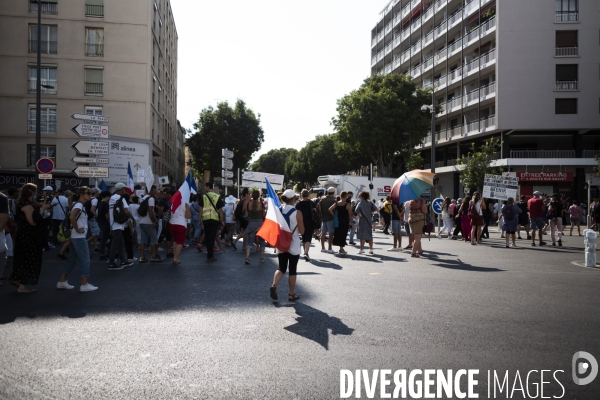 Manif de soutien au Pr Raoult devant l IHU