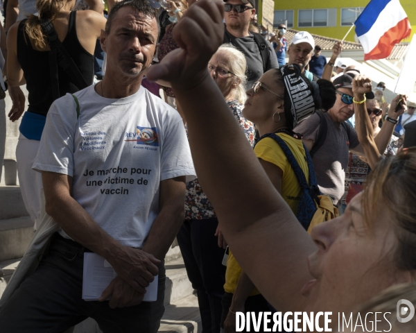 Manif de soutien au Pr Raoult devant l IHU