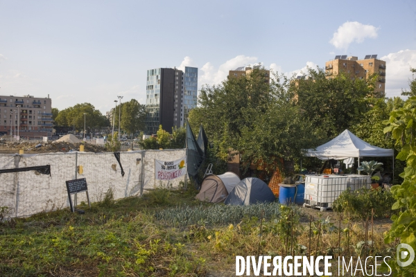 Manifestation en soutien aux jardins des vertus aubervilliers.