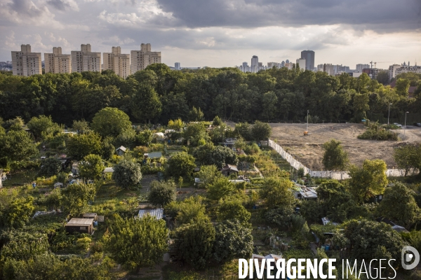 Manifestation en soutien aux jardins des vertus aubervilliers.