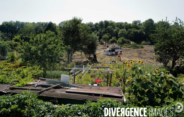Destruction des jardins ouvriers d Aubervilliers