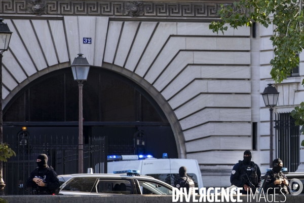 Sécurité autour du palais de justice de Paris à l ouverture du procès des attentats du 13 novembre 2015