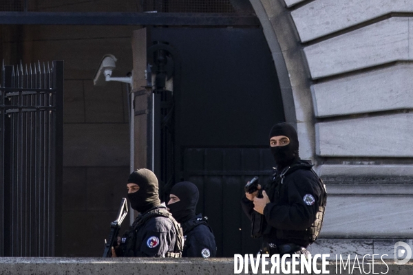 Sécurité autour du palais de justice de Paris à l ouverture du procès des attentats du 13 novembre 2015