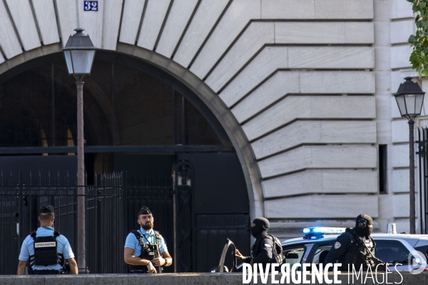 Sécurité autour du palais de justice de Paris à l ouverture du procès des attentats du 13 novembre 2015