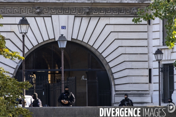 Sécurité autour du palais de justice de Paris à l ouverture du procès des attentats du 13 novembre 2015