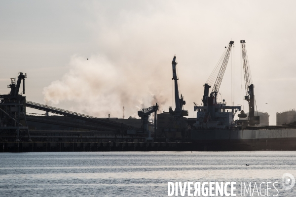 Illustration port de Saint Nazaire vu depuis la Loire