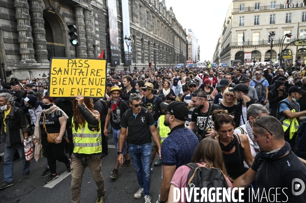 Manifestation contre le passe sanitaire QR code, à Paris le 11 septembre 2021. Demonstration against sanitary pass.