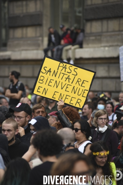 Manifestation contre le passe sanitaire QR code, à Paris le 11 septembre 2021. Demonstration against sanitary pass.