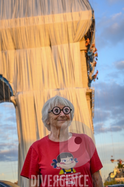 Christo et Jeanne-Claude emballent l Arc de Triomphe