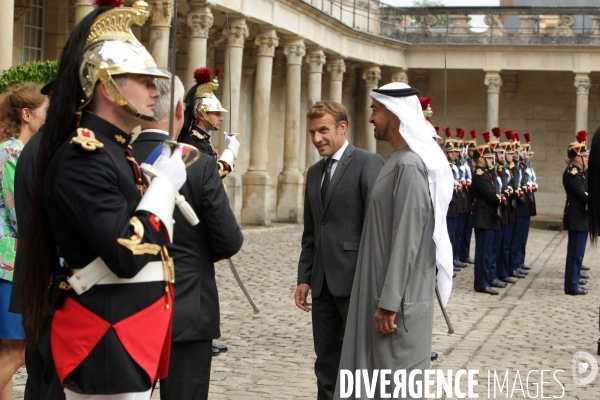 Emmanuel MACRON recoit le Prince heritier de l Emirat d Abu Dhabi