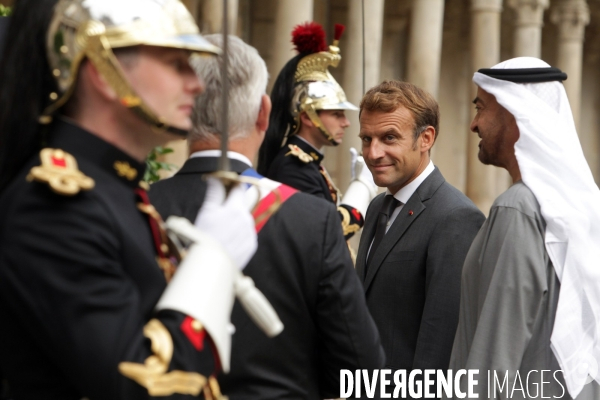 Emmanuel MACRON recoit le Prince heritier de l Emirat d Abu Dhabi