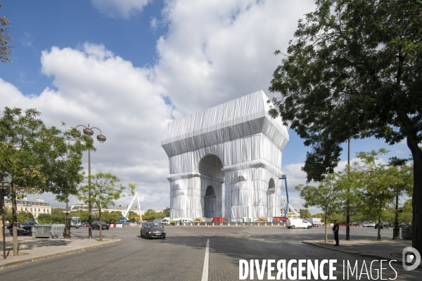 Christo et Jeanne-Claude : L Arc de triomphe empaqueté