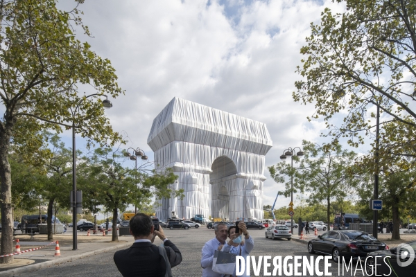 Christo et Jeanne-Claude : L Arc de triomphe empaqueté