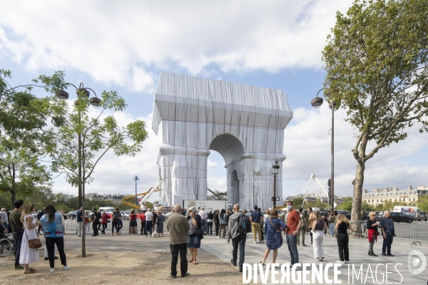 Christo et Jeanne-Claude : L Arc de triomphe empaqueté