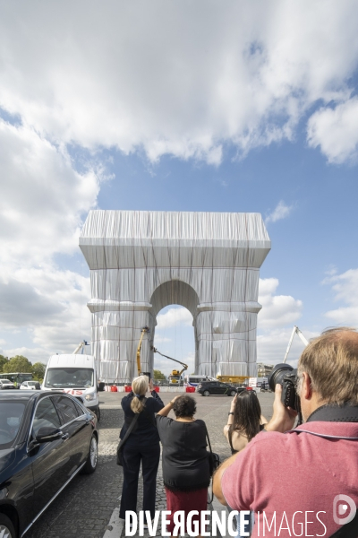 Christo et Jeanne-Claude : L Arc de triomphe empaqueté