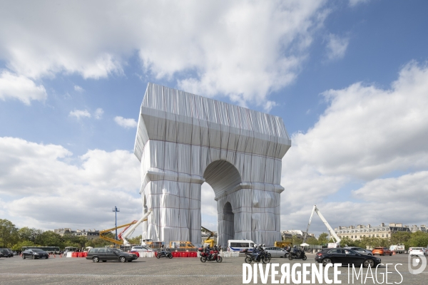 Christo et Jeanne-Claude : L Arc de triomphe empaqueté