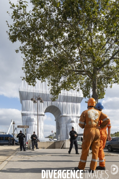 Christo et Jeanne-Claude : L Arc de triomphe empaqueté