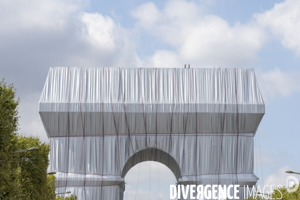 Christo et Jeanne-Claude : L Arc de triomphe empaqueté