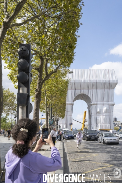 Christo et Jeanne-Claude : L Arc de triomphe empaqueté