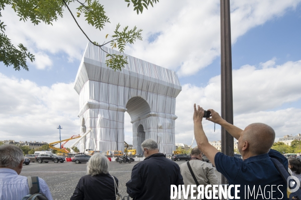 Christo et Jeanne-Claude : L Arc de triomphe empaqueté