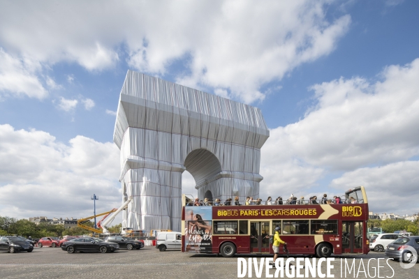 Christo et Jeanne-Claude : L Arc de triomphe empaqueté