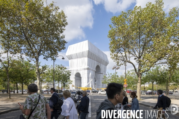 Christo et Jeanne-Claude : L Arc de triomphe empaqueté