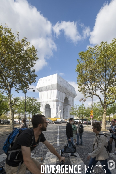 Christo et Jeanne-Claude : L Arc de triomphe empaqueté
