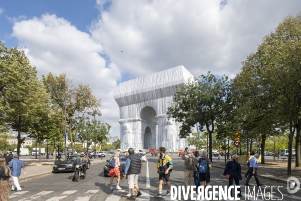 Christo et Jeanne-Claude : L Arc de triomphe empaqueté