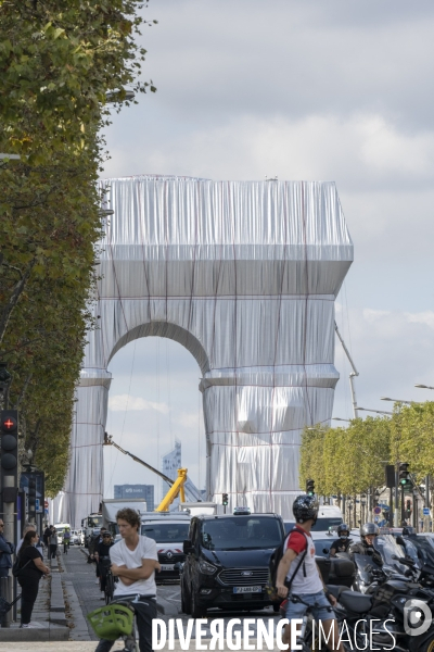 Christo et Jeanne-Claude : L Arc de triomphe empaqueté