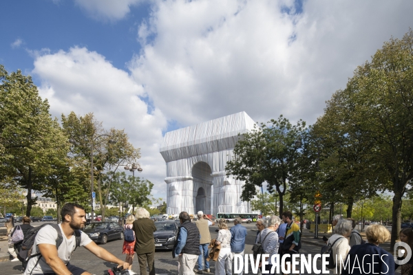 Christo et Jeanne-Claude : L Arc de triomphe empaqueté