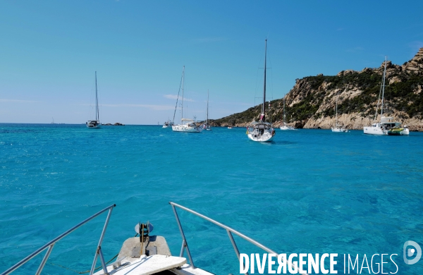 Bateaux dans la baie de Roccapina