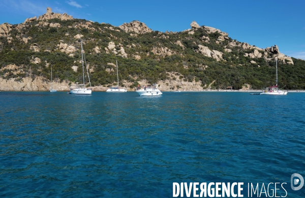 Bateaux dans la baie de Roccapina