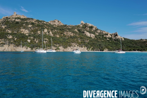 Bateaux dans la baie de Roccapina