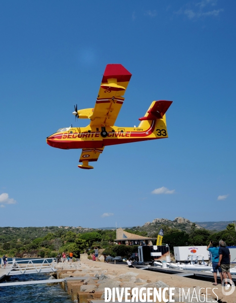 Canadair en approche pour écopage