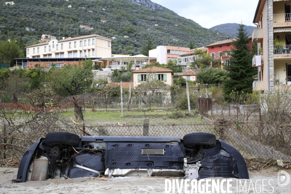 Breil sur Roya le 04/10/2020 . Vehicules emportés par le courant de la crue