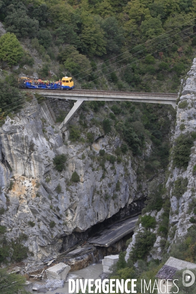 Fontan le 07/10/2020 un train de fret chargé de vivre et de personnel de sauvetage arrive en gare de Fontan-Saorge. La voie venant d etre declarée exploitable jusqu à Fontan