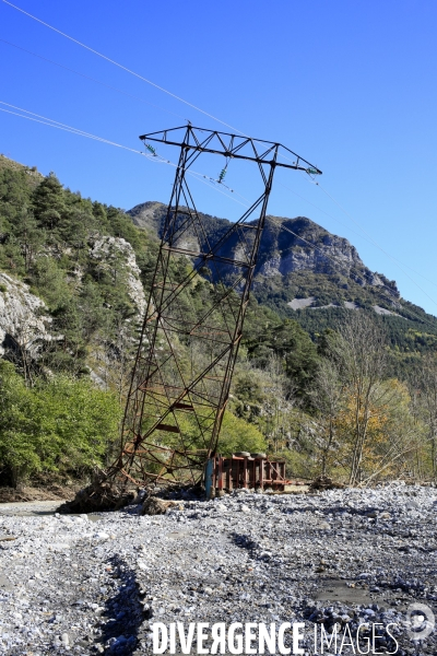 Tende le 12/10/2020 Une ligne haute tension de 30000 volt desafectée est utilisée de nouveau en 20000 volt pour assurer une boucle d alimentation de securite pour le village.