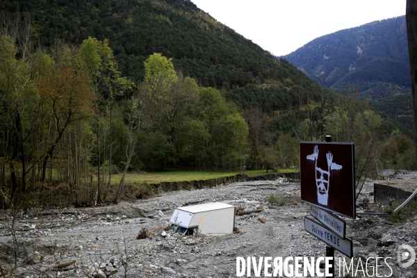 Vievola le 18/10/2020 la route menant au col de Tende  est meconnaissable, recouverte de pierres, l enrobé a ete emporté par la crue de la Roya. En date de septembre 2021 c est 350 millions d euro qui ont ete investi pour la reconstruction de la route  