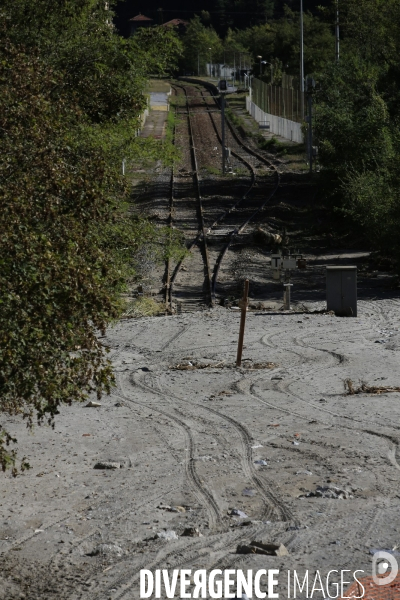 Saint Dalmas de Tende le 08/10/2020 la voie ferrée reliant Cuneo à Vintimille et Nice  a ete recouverte de sable boueux par la  Bieugne torrent qui se jette dans la Roya.