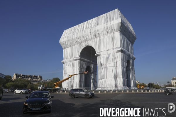 L arc de triomphe empaquete par christo