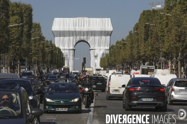 L arc de triomphe empaquete par christo