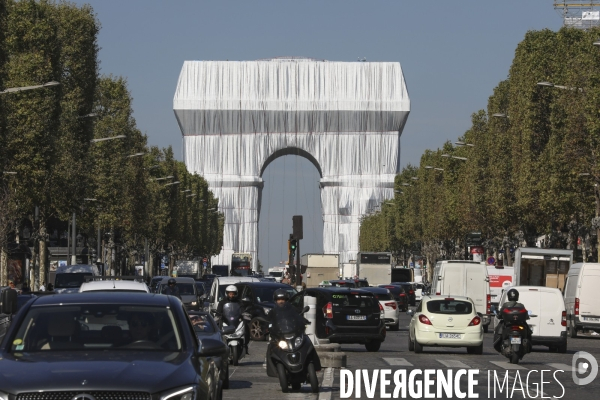 L arc de triomphe empaquete par christo