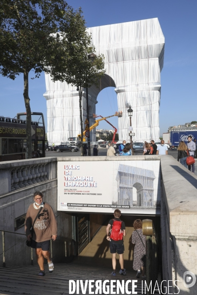 L arc de triomphe empaquete par christo