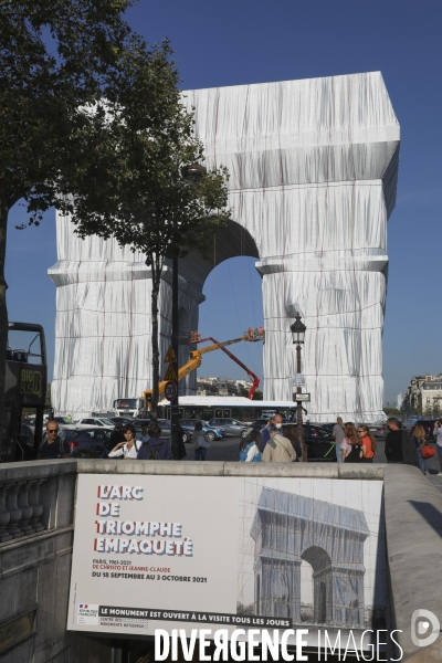 L arc de triomphe empaquete par christo