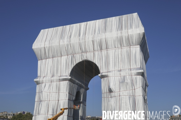 L arc de triomphe empaquete par christo