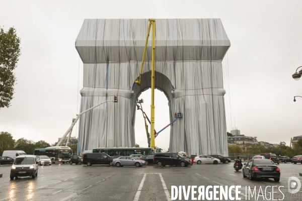 L arc de triomphe empaquete par christo