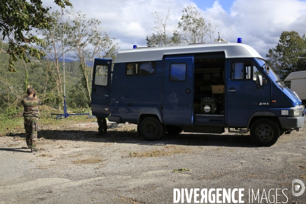 Breil sur Roya le 04/10/2020 au sommet du col de Brouis. des gendarmes de l unite de Montagne installent une bulle technique relais radio afin de permettre aux secours de communiquer au sommet du col de Brouis. Les communications telephoniques portables n