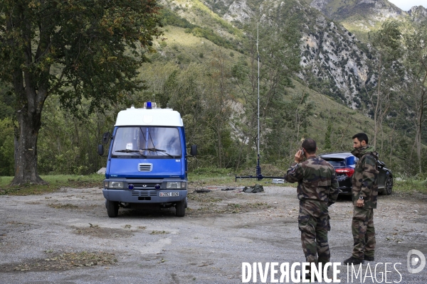 Breil sur Roya le 04/10/2020 au sommet du col de Brouis. des gendarmes de l unite de Montagne installent une bulle technique relais radio afin de permettre aux secours de communiquer au sommet du col de Brouis. Les communications telephoniques portables n