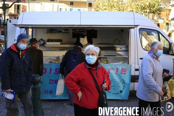 Tende le 25/11/2020 Choukri le poissonier  du Cannet sur le marché de Tende. Il n etait pas venu depuis la tempete. L ouverture de la route provisoire lui a permit de venir au village. Cela lui a pris trois heures de route, il ne devrait pas revenir avan